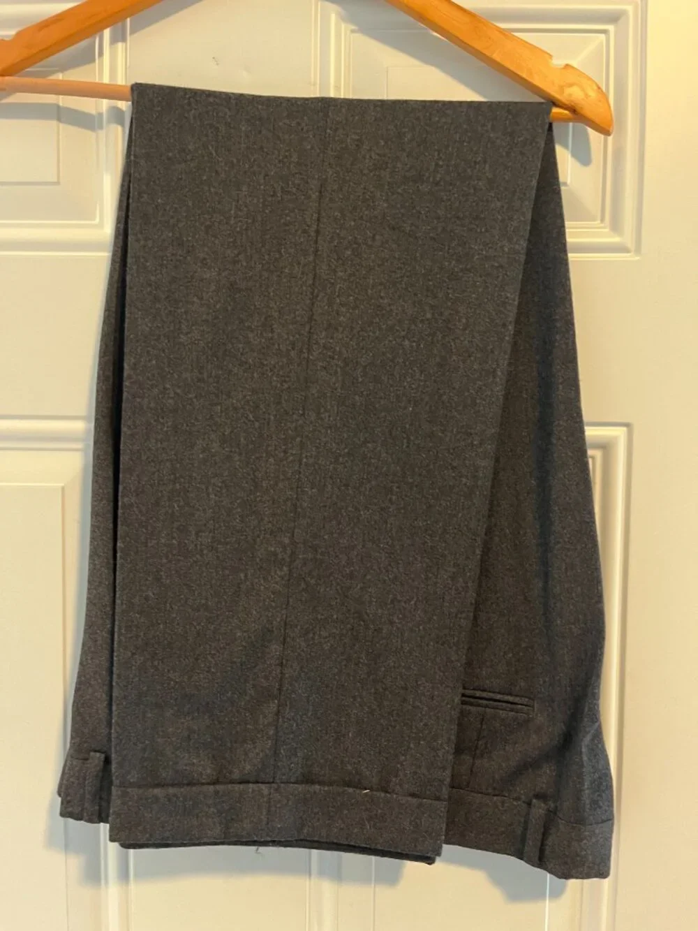 Daniel Hechter 3-Piece Men's Suit – 100% Virgin Wool – Gray – US 40 – Like New